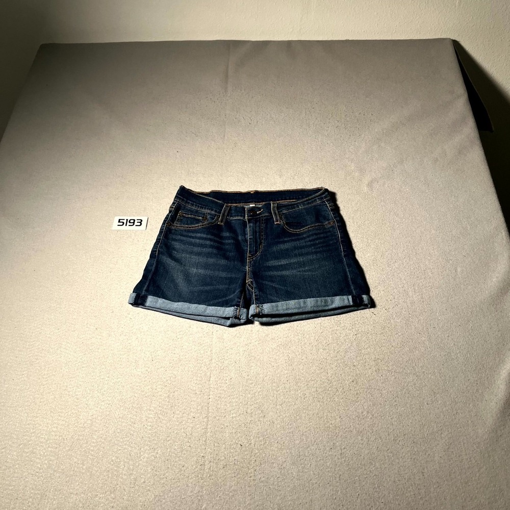 Levi's Bermuda Shorts Womens‎ 27 Blue Denim Medium Wash Flat Front Cuffed Hem